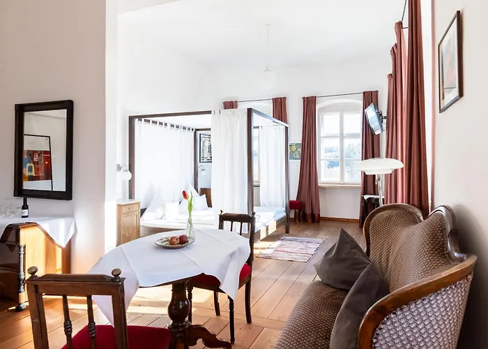 Hotell Schloss Raitenbuch *